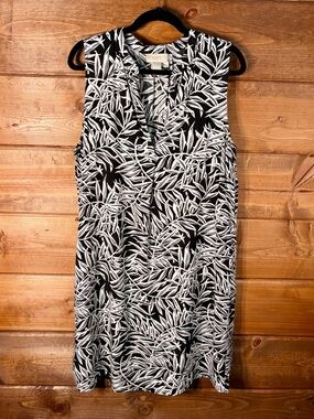 LOFT Black and White Leaf-Print V-neck Mini Dress Size Large 💕🖤